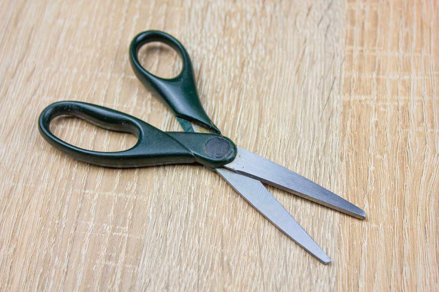 A simple yet effective pair of scissors. The project focuses on the relationship between form and function in design.